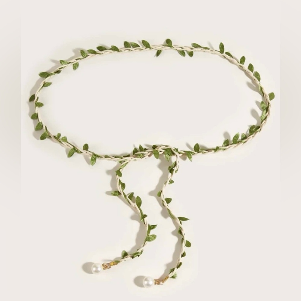 Leaf and faux pearl belt